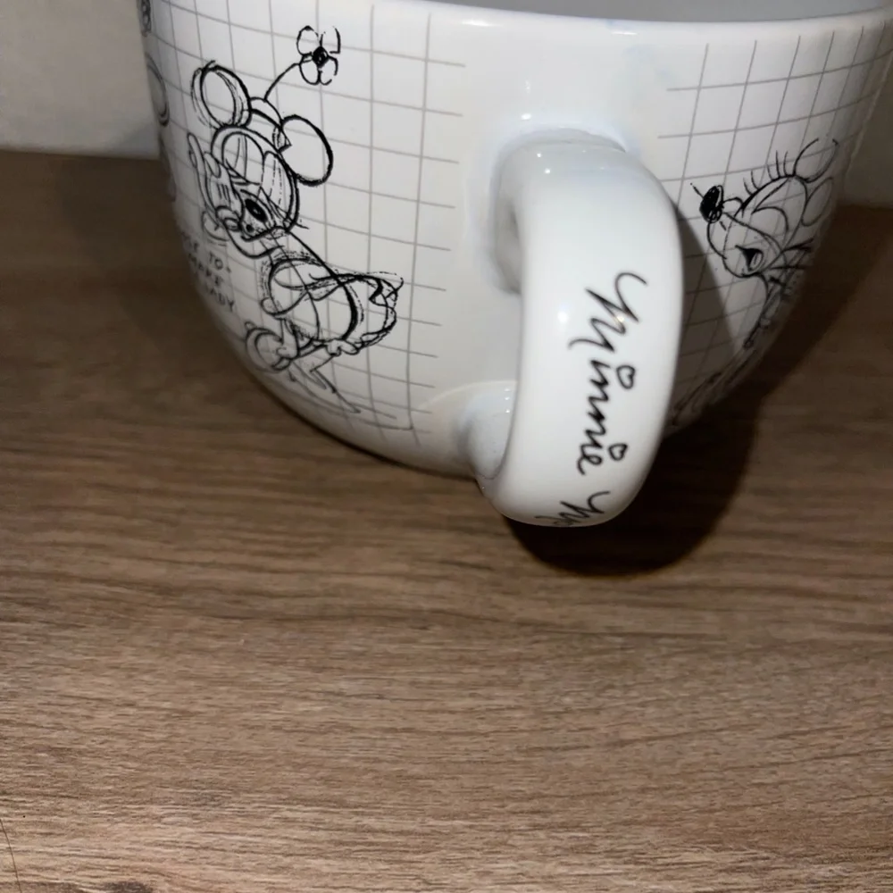 Disney SketchbookMinnie‎ Mouse Serving /Pasta Bowl and Soup Mug Set (4 Peices)